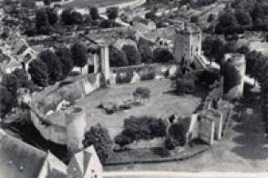 Le château de Blandy en ruine