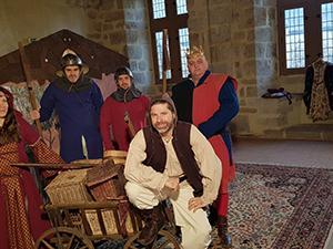 Les 5 comédiens de la Compagnie Les Arlequins costumés pour la farce médiévale "Le Vilain Mire"