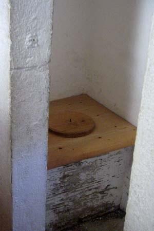 Siège de latrines dans un château