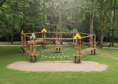 Acrobranche en cercle qui de petites tours